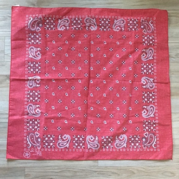 Vintage Giant Red Bandana Made in USA 32x30 Cotton Poly Blend - Picture 3 of 5